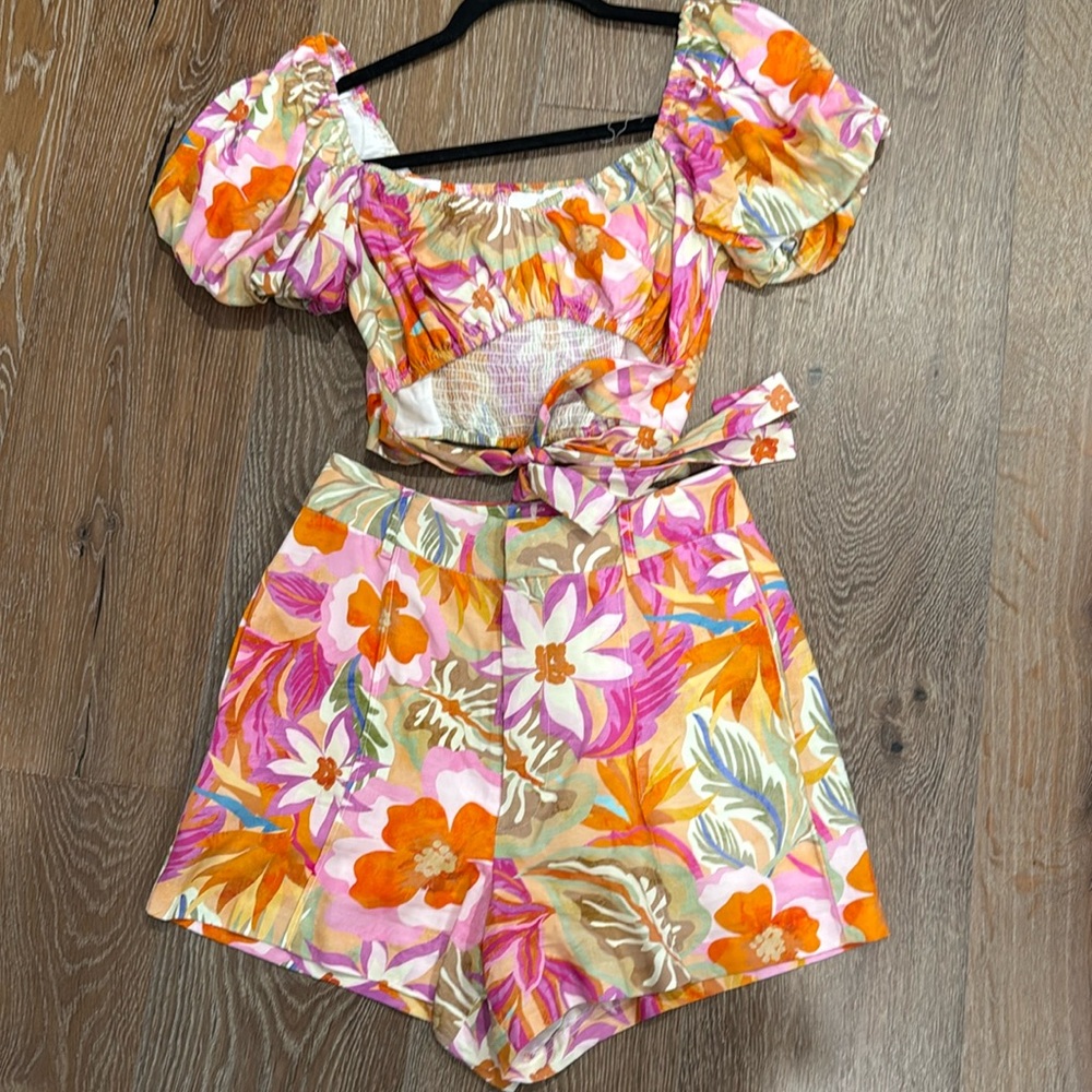 Astr the Label shorts and top set .